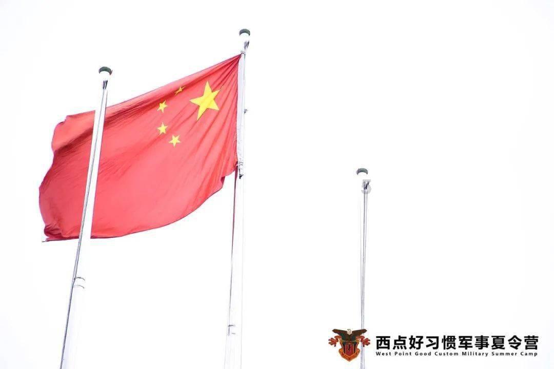 23岁小伙爱用棉签抠耳，感觉耳内有闷堵感，医生从他耳道拽出蘑菇