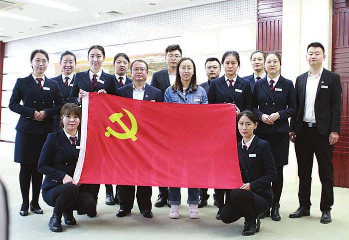 官方:利物浦20岁小将拉姆齐租借加盟博尔顿至本赛季结束